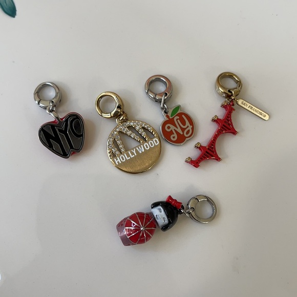 Fossil Big Cities Pendants - Picture 2 of 6